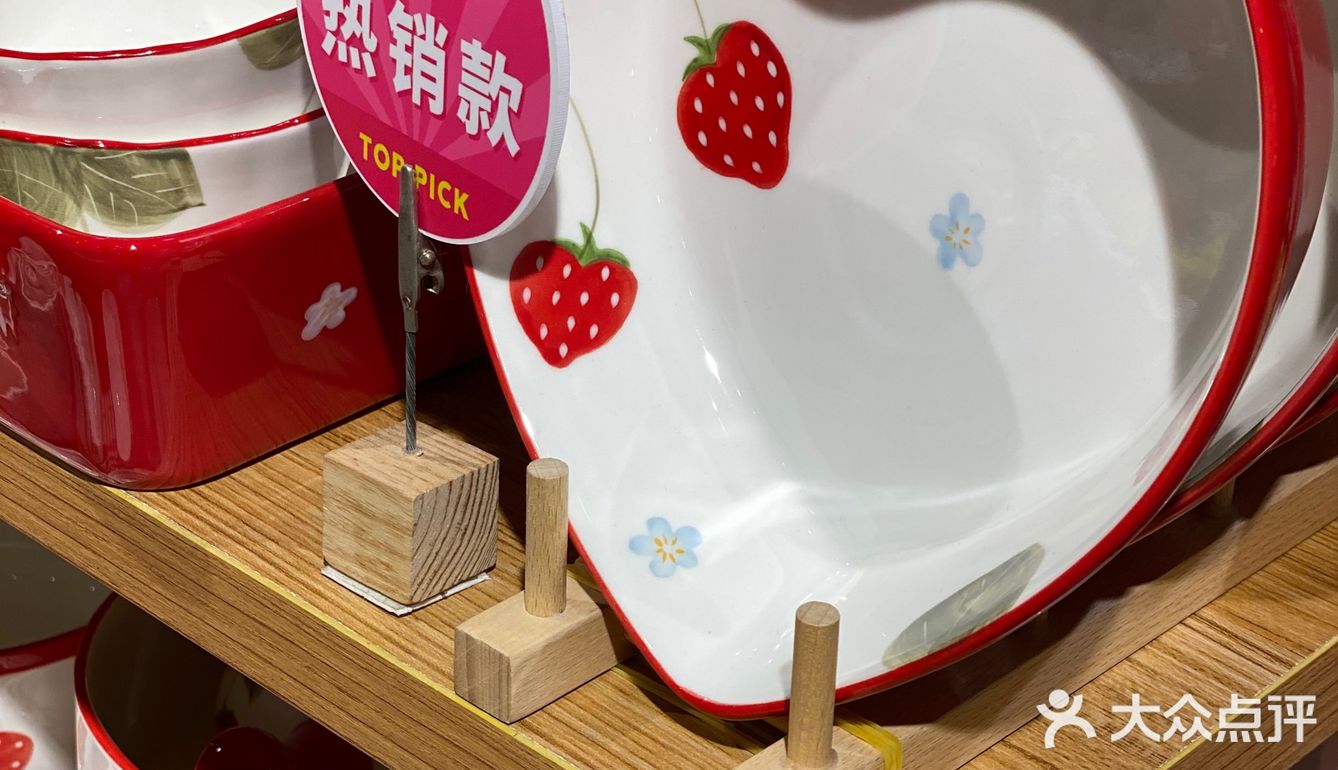 每次去都有sale打折的商品，超值特惠，指定款商品买一送一