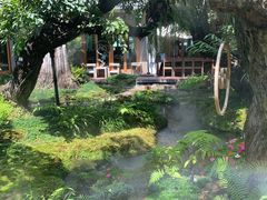 -Chom Cafe and Restaurant