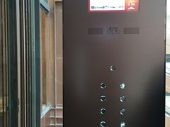 -新世界新丸中心-地下停车场