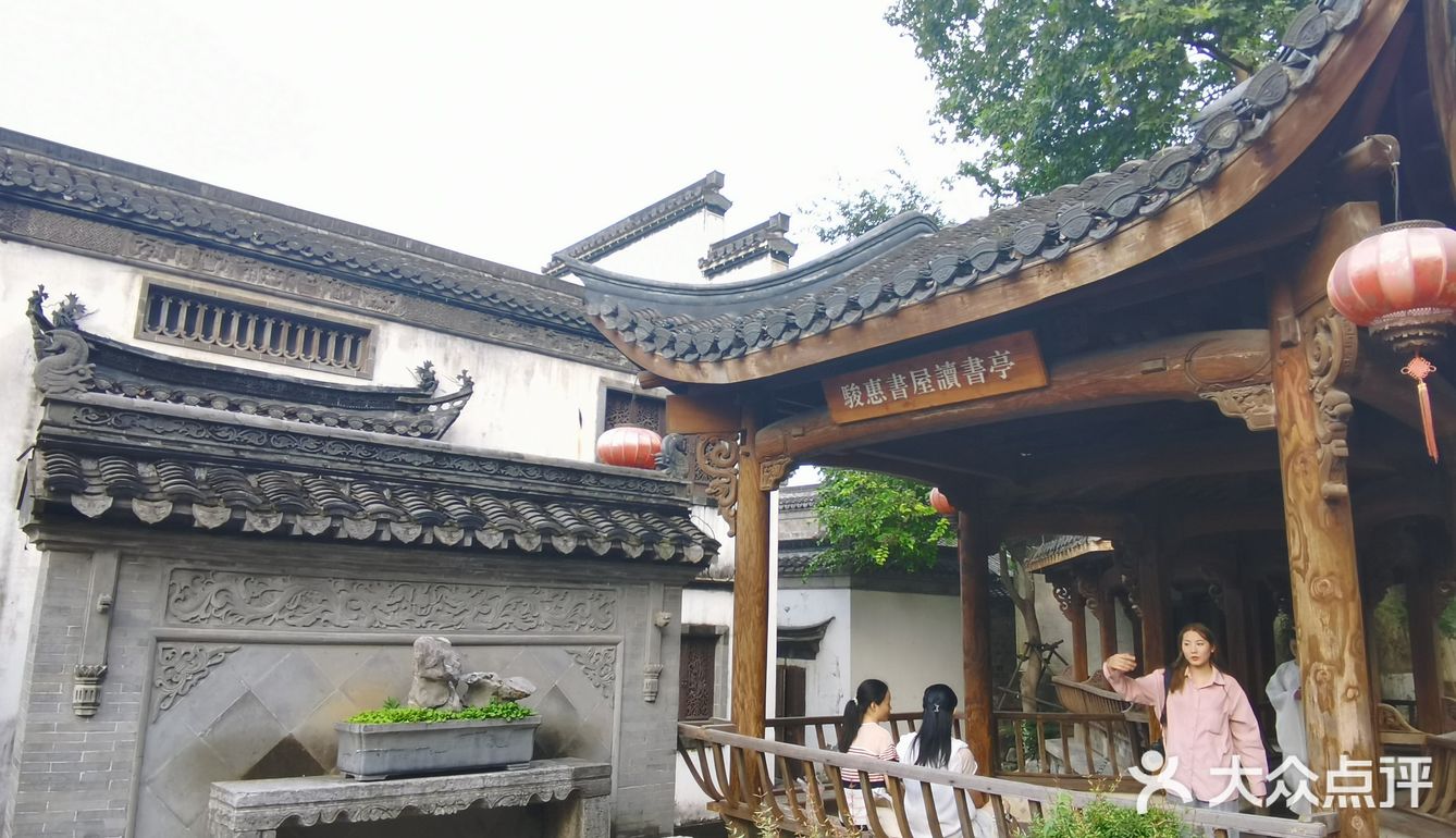 老街小巷，不禁疑惑着自己是否穿越而来