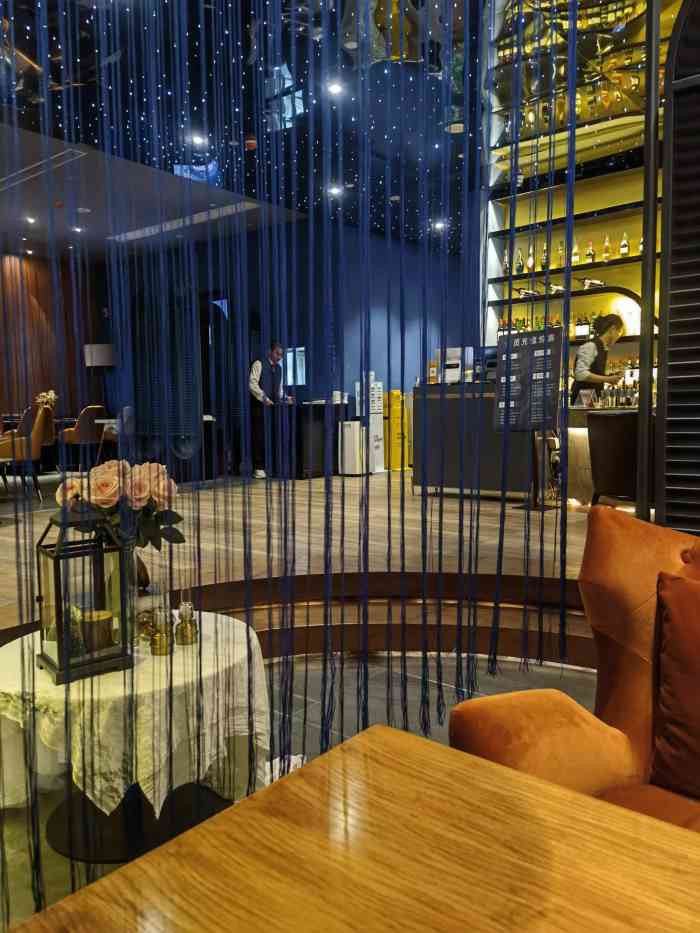 lava熔岩餐酒吧-"下班,临时约个饭,去试试所谓的高逼格餐厅.