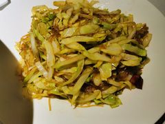 炝炒圆白菜粉丝-旺顺阁鱼头泡饼(常营店)