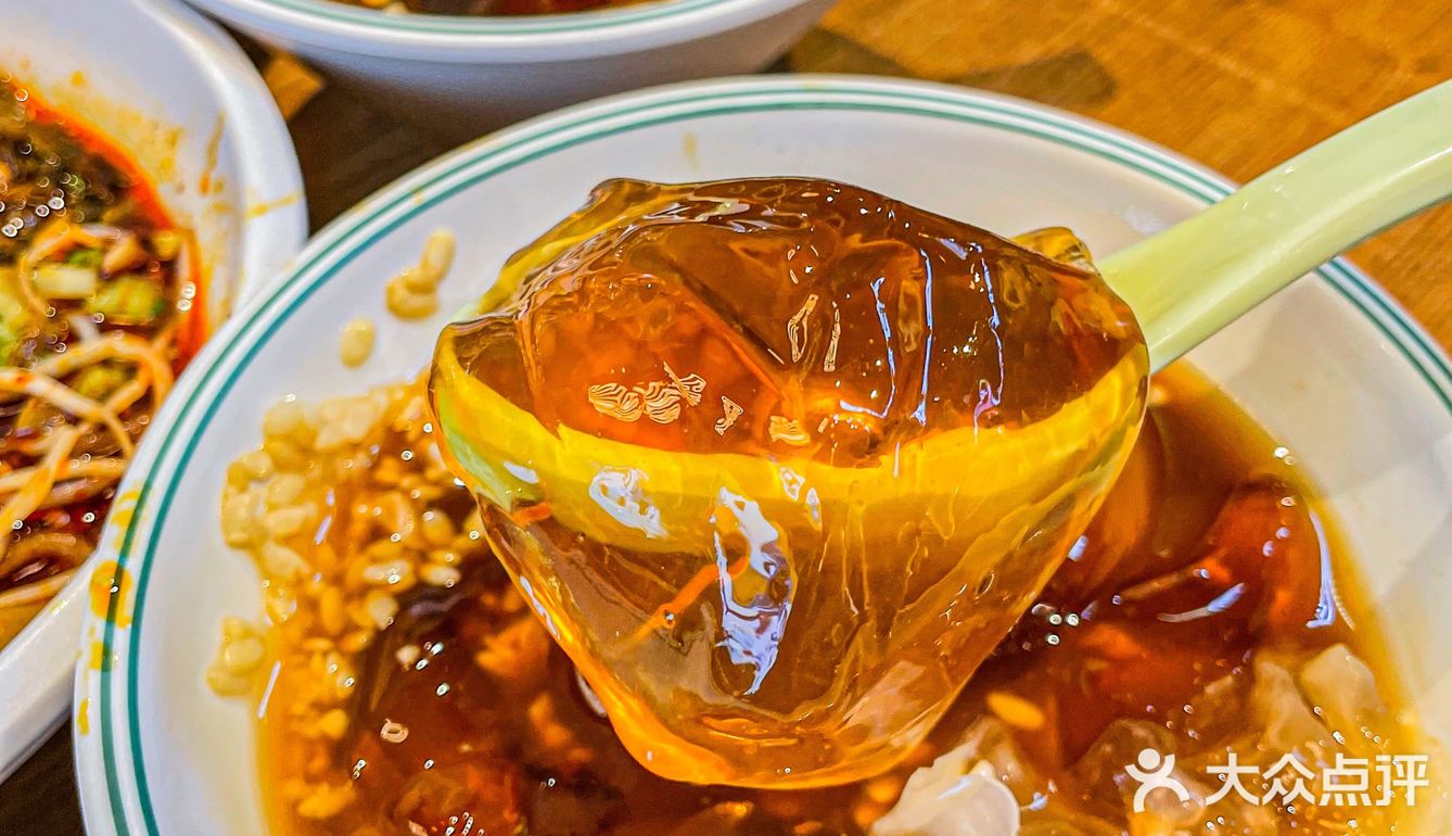 人均20吃成都最地道肥肠粉！实现嗦粉自由！