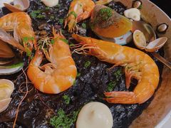 传统西班牙墨鱼汁海鲜饭-BROWNSTONE布朗石西班牙餐厅(深圳湾店)