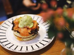 三文鱼水波蛋松饼-AFS Cafe & Canteen(闽江二路店)