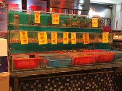 水产区-鲜入围煮花胶鸡海鲜火锅