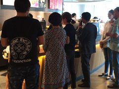 等位区-星巴克(夏日百货店)