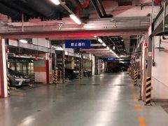 -世纪都会-停车场