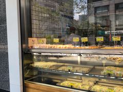 面包甜点陈列柜-鲍师傅糕点(江苏路店)