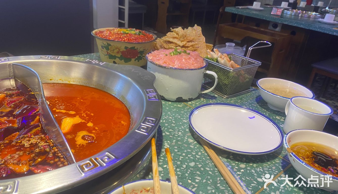 小姐姐们很漂亮啊 上菜速度非常快，10分钟全部上来