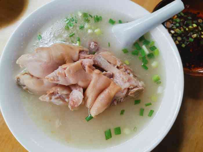 刚子蹄花(总店)-"这是一家在重庆卡卡角角的店,主营蹄花汤,.