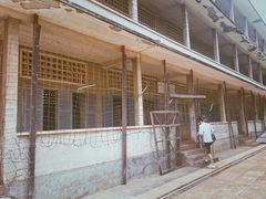 -吐斯廉屠杀博物馆