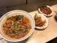 -爆炸头阿姨小四川正宗川味小吃(无任何分店)