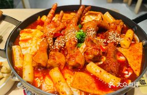 Chicken Feet and Rice Noodle Hot Pot
