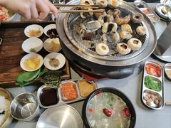 -围炉肉舍•炭烤活鳗•丹东海鲜烤肉(步行街店)