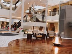 -上海滴水湖皇冠假日酒店