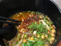 -牛牛站酸辣粉(后街店)