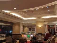 -深圳富苑皇冠假日套房酒店