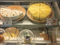 -Chom Cafe and Restaurant