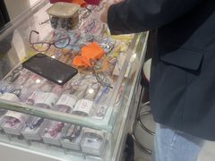 -美式眼镜·授权蔡司.依视路.尼康.豪雅.明月(人民广场店)