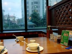 靠窗位-山沟沟羊小馆&烤全羊羊肉汤(麦岛店)