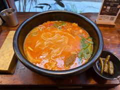 野果酸汤·云南过桥米线-银米·云南传统过桥米线(双廊黑金冠店)