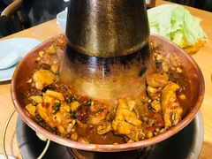 火锅鸡-超越炭火牛蛙火锅鸡(河东店)
