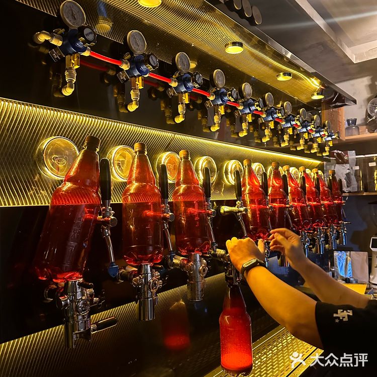 啤酒杯里的欢乐时光