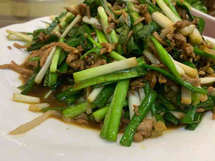 正宗景芝小炒鸢飞路店"环境属实不敢恭维,零点桌太少,只能做大圆.