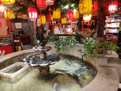大堂-万里闯关东铁锅炖菜馆(高新旗舰店)