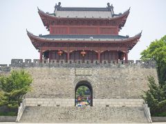 仿古建筑瞻岳门-巴陵广场