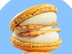 撞色玫瑰鹿卡龙-瑞幸咖啡(大冲商务中心C座店)