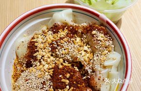 Dry-Seasoned Shrimp Dumplings with Dried Chili