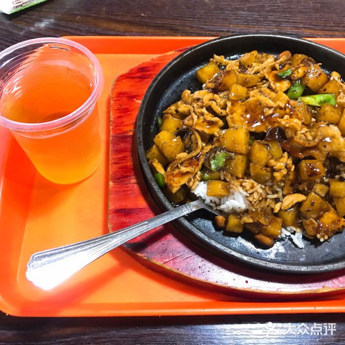 厦门理工学院-1期食堂铁板香辣鸡丁饭图片