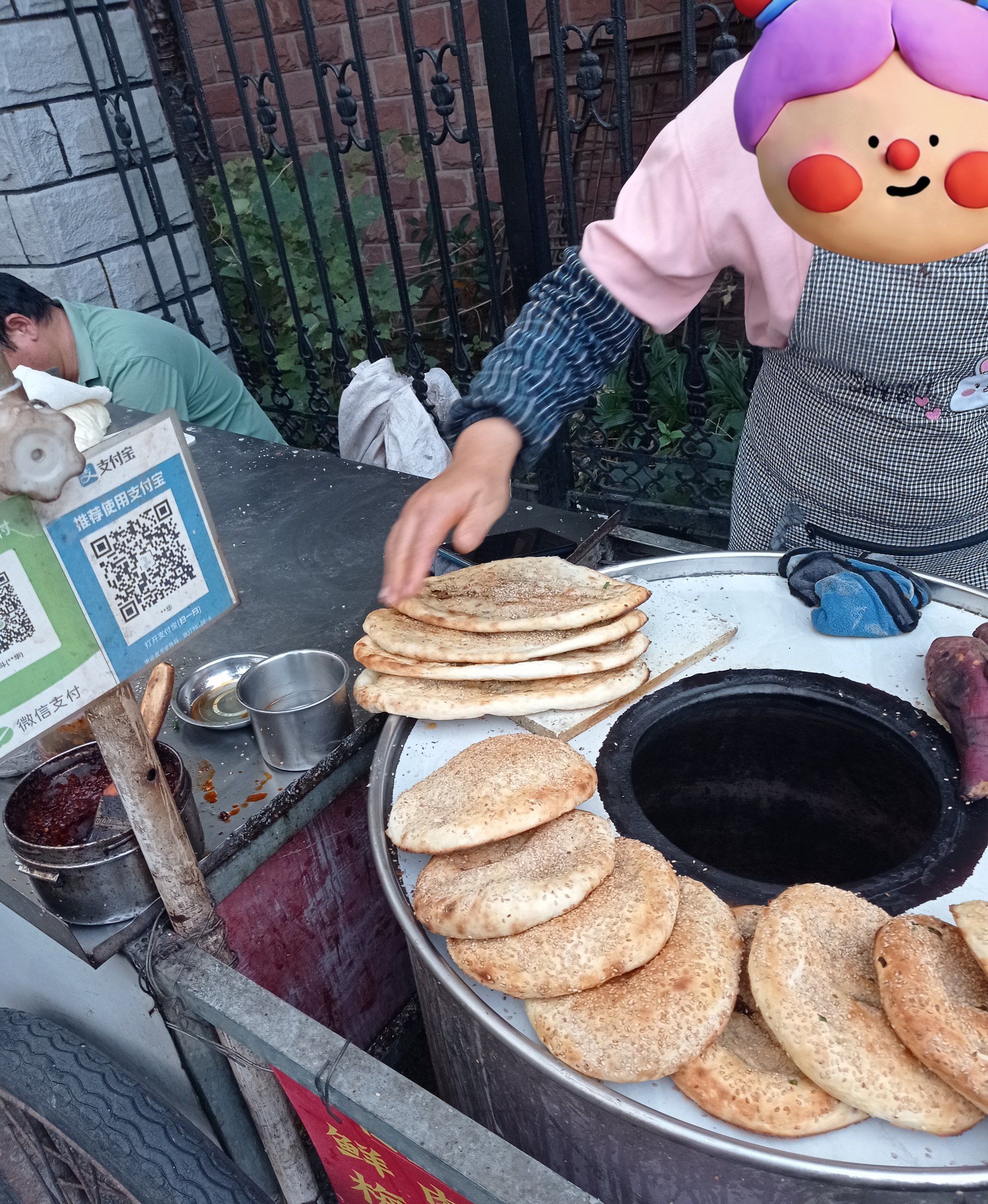 这家路边烧饼很惊口舌