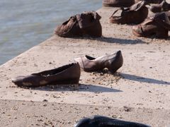 -多瑙河畔鞋履雕塑