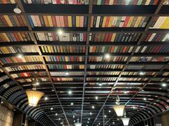 -钟书阁(松江泰晤士小镇店)