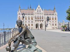 -多瑙河畔鞋履雕塑