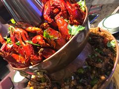 霸道龙虾拿下蛙-沪小二炭火蛙锅(淮海中路美食不夜城店)