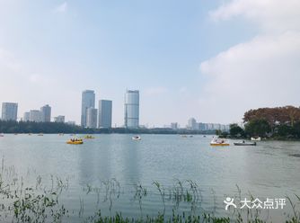 今天在首页看到，想着在南京那么久，也不知道玄武湖另一