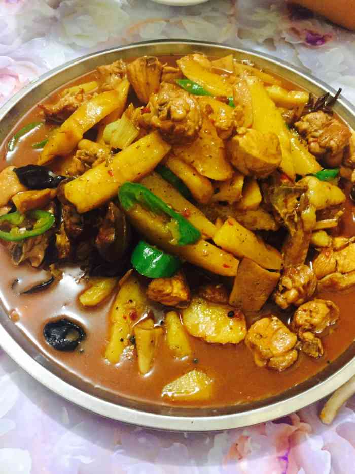 张记烩面碳锅鱼大盘鸡-"张记碳锅鱼大盘鸡位于丰乐路与南丰街交叉口.