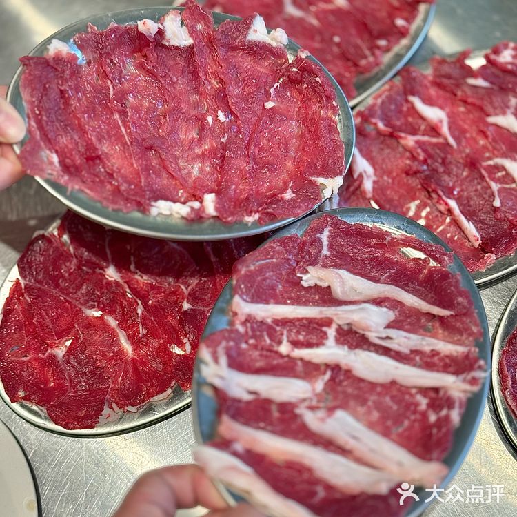 这家全球🌏有肉源的牛肉火锅的肉感确实不一样
