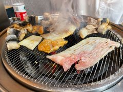 -围炉肉舍•炭烤活鳗•丹东海鲜烤肉(步行街店)