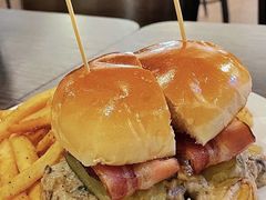 牛肉饼-瑞食酒馆 La Taverne Suisse