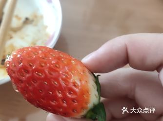 真的已经吃不动了~最喜欢的反而是是这些冰冰凉凉的水果