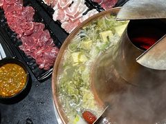 -果松木炭酸菜铜火锅·外婆参鸡汤