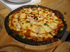 竹炭海鲜黑披萨-麦甜创意轻食餐厅(西康路店)