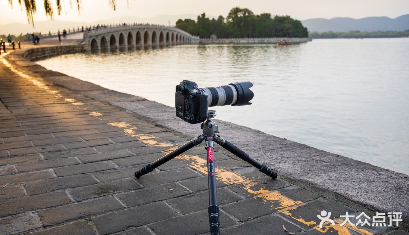 用了便捷稳固的劲捷海岳C83三脚架,轻松Get理想大片
