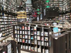 -钟书阁(群光广场店)