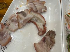 -哈尔滨小酒馆·鲜肉现穿自助烧烤(康新花园店)